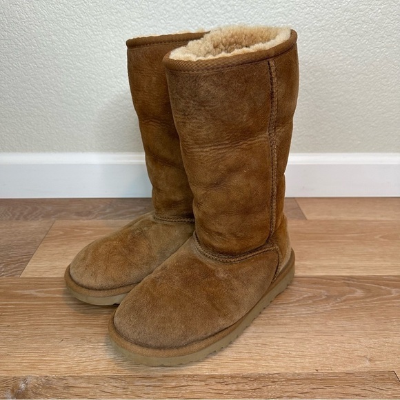 UGG Australia Classic Tall Chestnut Brown Suede Boots, Size 6 - Picture 3 of 11